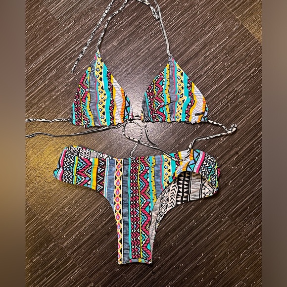 Volcom Reversible Bikini - Picture 2 of 4